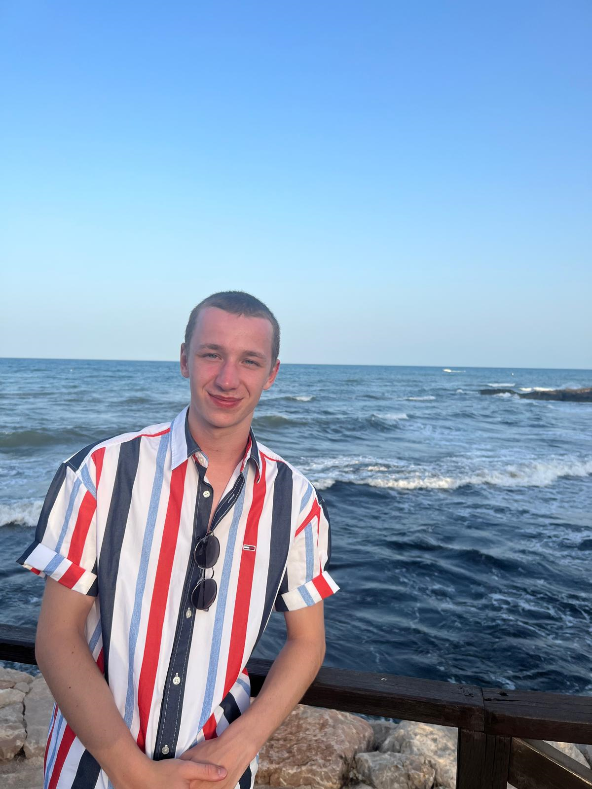 Wout Bastiaens standing by the sea with waves in the background